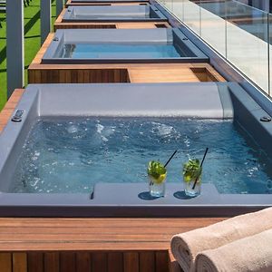 Sensus Superior Roof Garden Jacuzzi